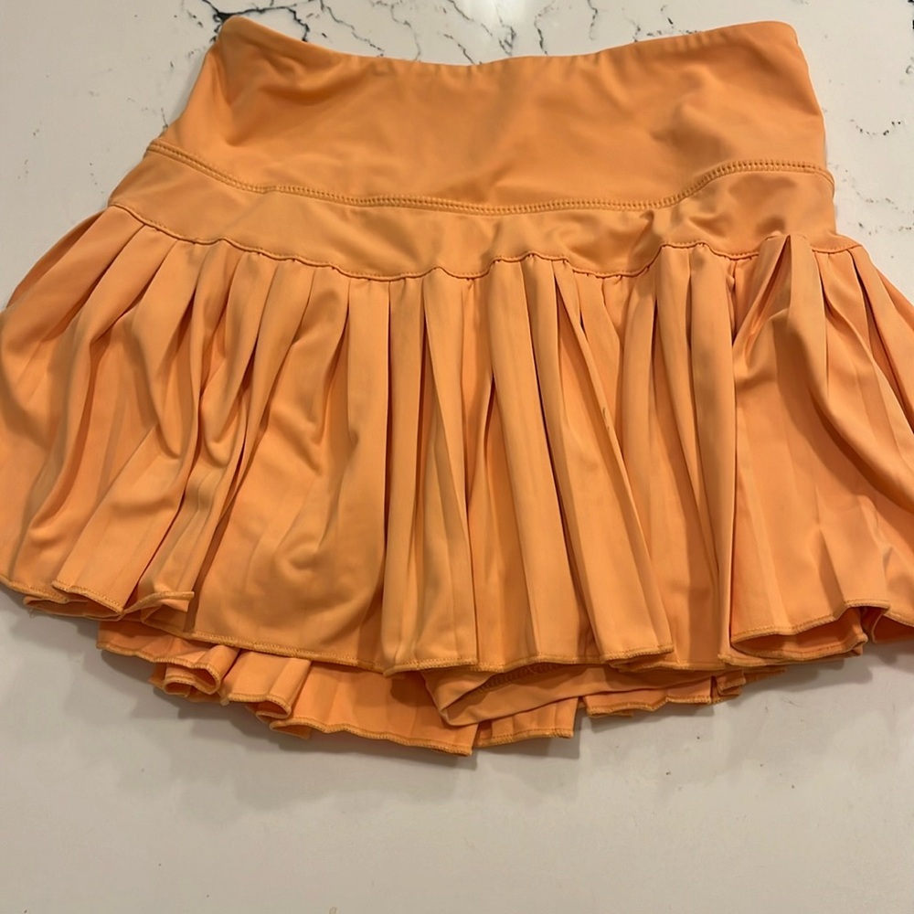 Goldhinge tennis style skirt. Super cute great condition. Size small